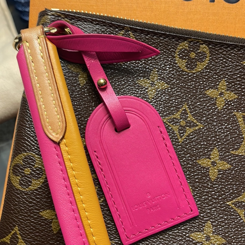 LOUIS VUITTON
Monogram Lorette - Picture 3 of 8